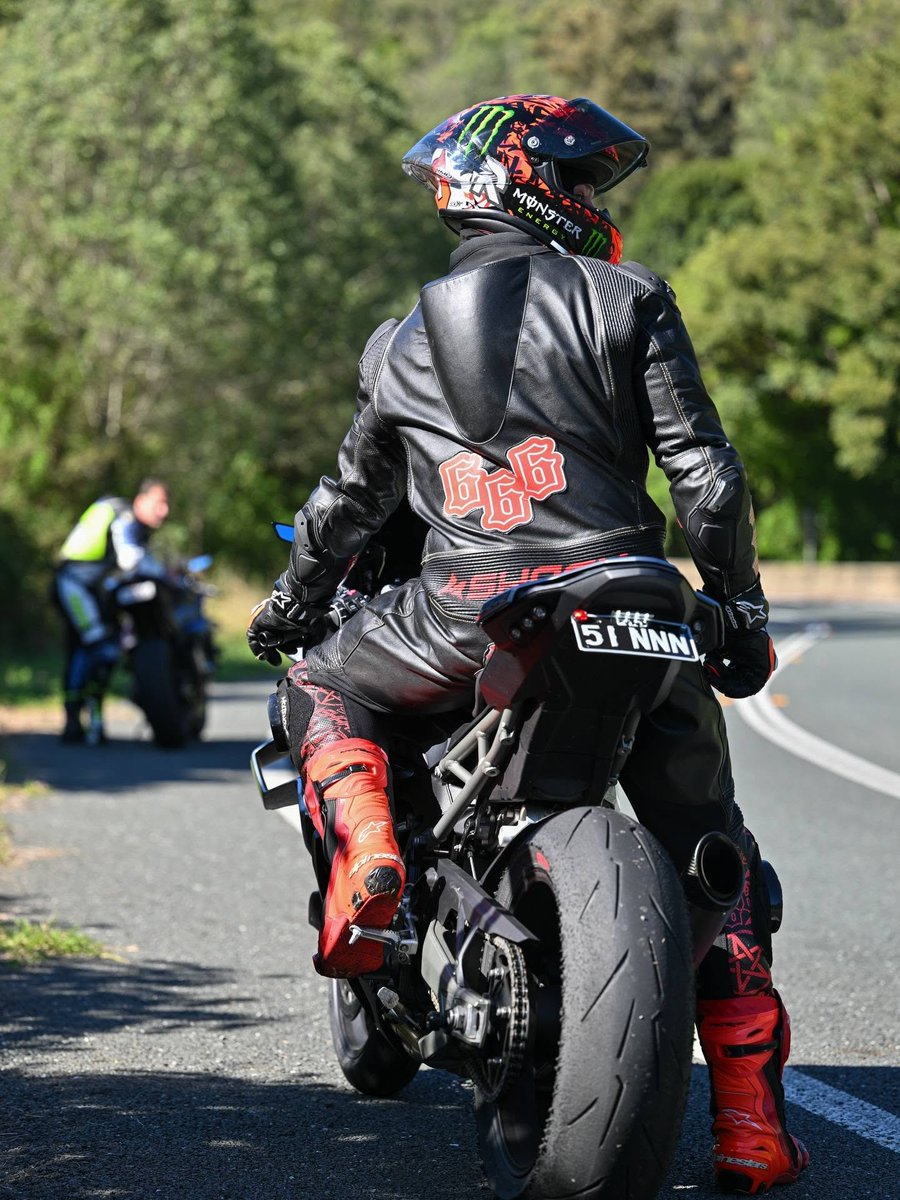 UYourcontrol's tweet photo. Enjoy your weekend and drive safe ✌️
#MotardDuJour #LeatherBiker #BikerOfTheDay 😍📷 https://t.co/ySsvuxD3GL