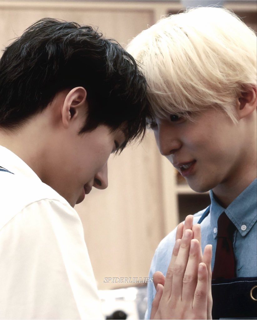 yungisholic's tweet photo. THEIR HANDS https://t.co/NAcwz3xdxr