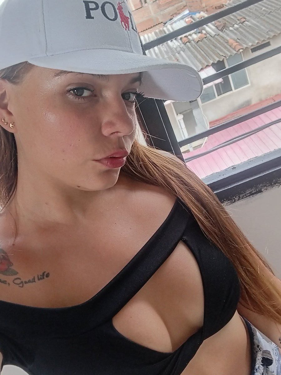 SlutZone69's tweet photo. Kelly Tatiana 
"La Galletita De Fresa" 🍓 
Ella Todo Lo Tiene Rosado 🤤😍
#Sweet #Pink #nsfwtwtًً https://t.co/4MiH8GEDyU