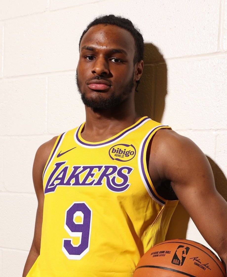 LakeShowLRG's tweet photo. Ima say it...

Bronny shouldn't get punished for his pops leaving.

Kid been putting his head down, grinding, and getting better.

If y'all wanna trade him, it better be because the return makes the Lakers better... not because LeBron gone. 💜💛 https://t.co/lgRAWhyDjw