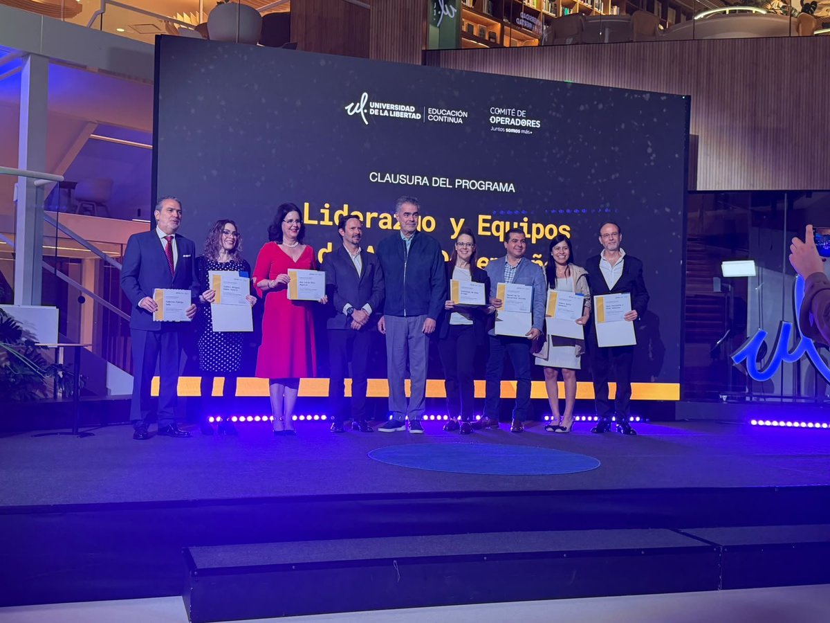 analuciahill's tweet photo. Formar líderes es una labor de largo plazo: exige método, constancia y una comunidad dispuesta a cuestionarse, aprender y crecer.
Así concluimos una etapa del programa Liderazgo y Equipos de Alto Desempeño, junto a + de 500 profesionales de Grupo Salinas. https://t.co/z0wd4decdJ