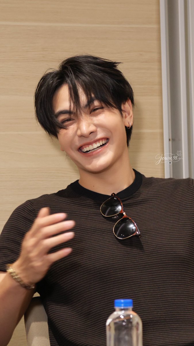 jowu_91's tweet photo. Joong smile made my day 🥹💛

JOONGDUNK JAIDEE FS26

#งานมหกรรมนิยายนานาชาติ2026xJoongDunk
#จุงอาเชน #JoongArchen https://t.co/sdf3CHA2K9