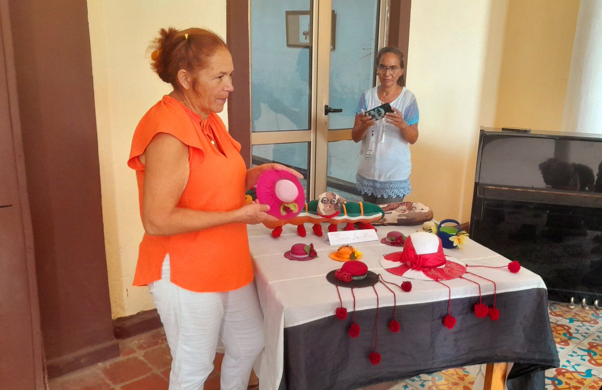 consejopcentro's tweet photo. 📸 #Instantáneas desde la Casa de cultura Guantánamo donde se inauguró la "Expo Fidel Vive" con una muestra de fotos del líder histórico de la revolución cubana 🇨🇺 alegórico a su centenario, acompañado de trabajos manuales confeccionados por la artesana Yohandra Lahera Brown. https://t.co/WZjnRvmWzc