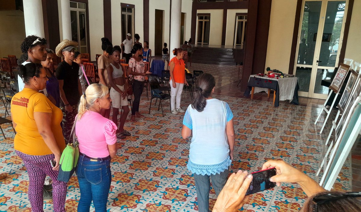 consejopcentro's tweet photo. 📸 #Instantáneas desde la Casa de cultura Guantánamo donde se inauguró la "Expo Fidel Vive" con una muestra de fotos del líder histórico de la revolución cubana 🇨🇺 alegórico a su centenario, acompañado de trabajos manuales confeccionados por la artesana Yohandra Lahera Brown. https://t.co/WZjnRvmWzc
