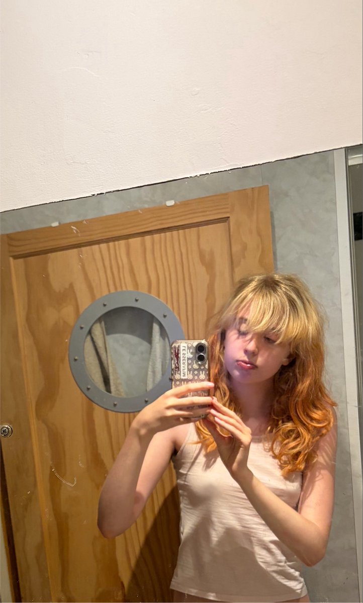conerardway's tweet photo. mirror pic slay #foundheavenfriday https://t.co/b4dY8DgSd7