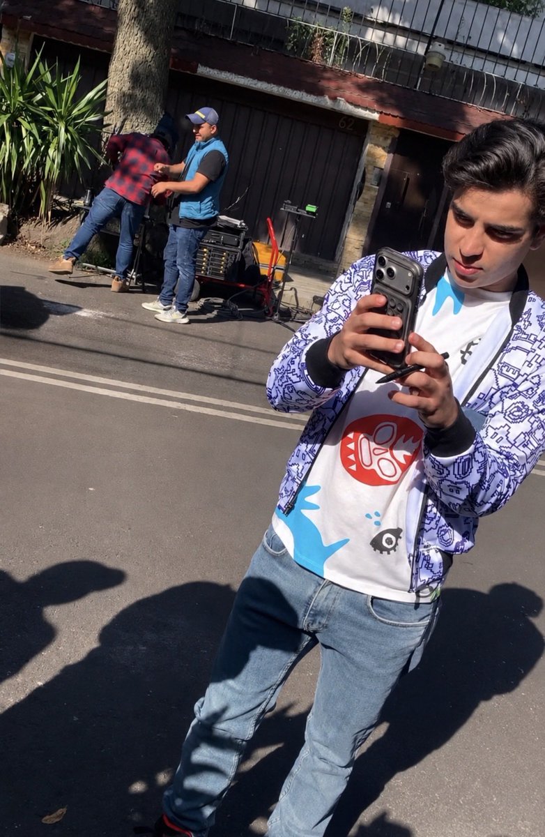 HumbertoFR_'s tweet photo. Humberto en el set listo para grabar. 🎥
📸 @zurifermb 

#AaronMercury #AaronEsHumberto https://t.co/PS0FAeSmUC