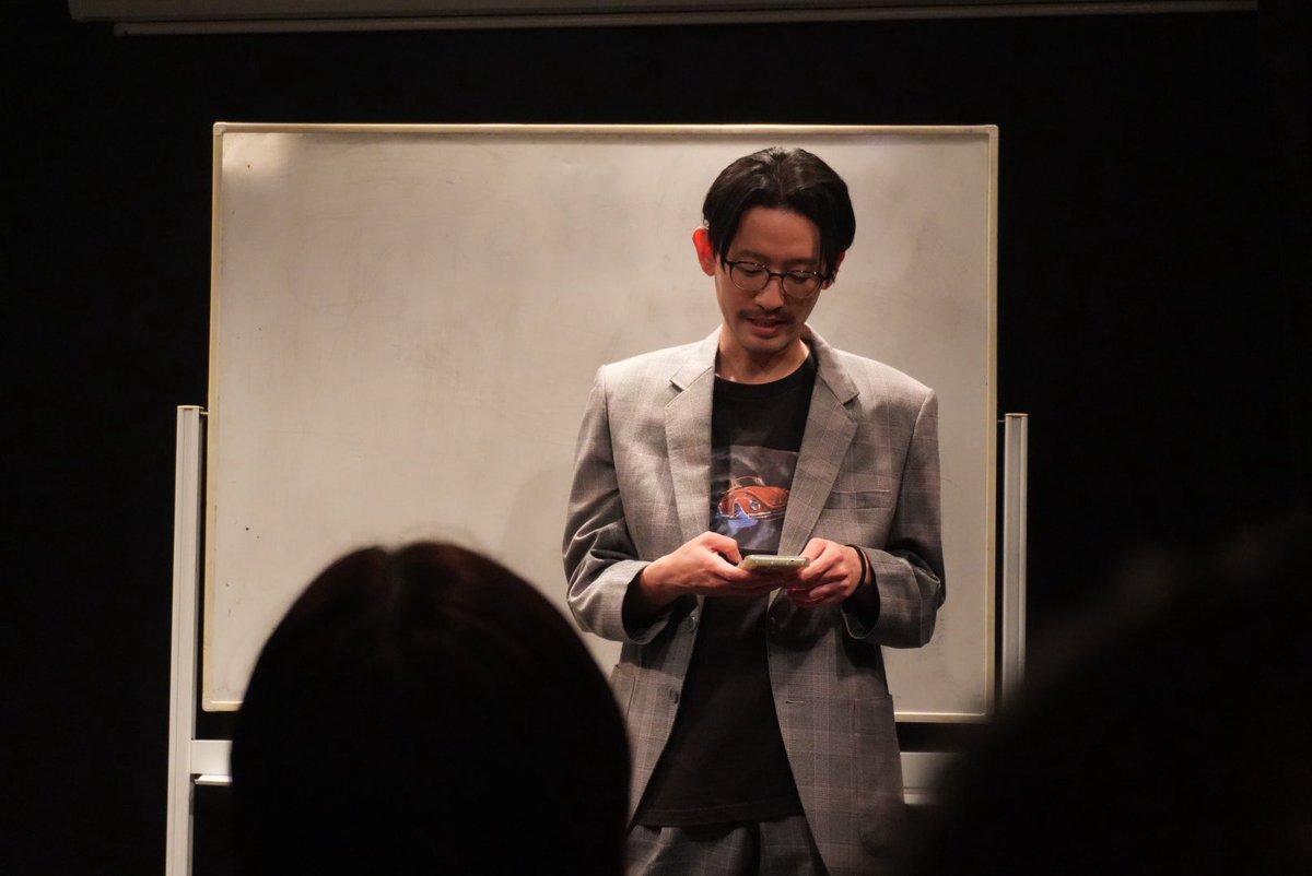_wskf's tweet photo. 谷拓哉の全部冗談ライブ3行ってきた！またもお互い撮り合うOP。今日は前回と違うパターンでより好きな谷さんの話でした〜〜〜 https://t.co/Z8isi0GPSC