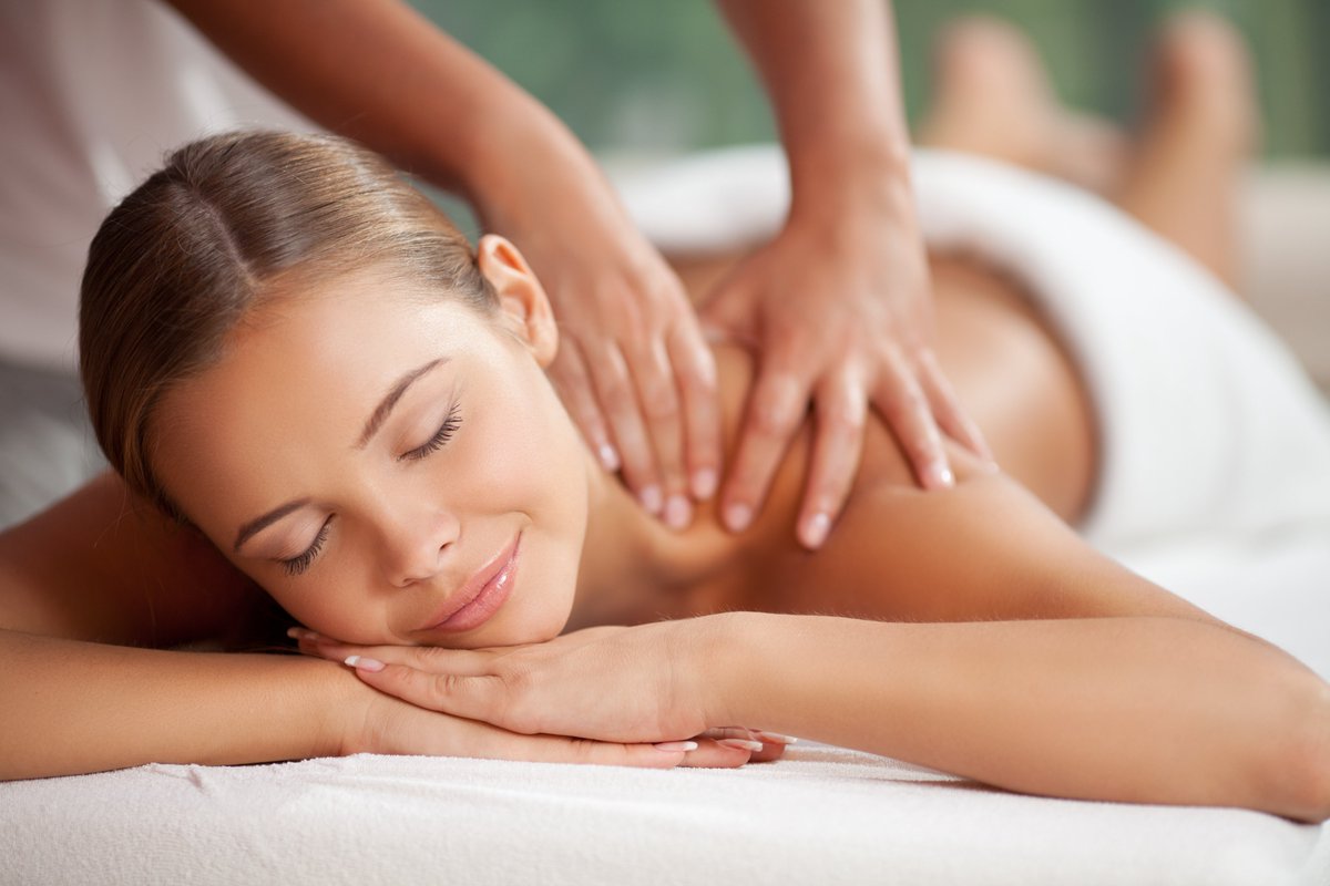 CooperAerobics's tweet photo. Unwind your week at #CooperSpa. Increase circulation &amp; decrease stress &amp; inflammation w/ our Beautiful Fit Signature #Massage. A client fav, this personalized service is tailored to your specific needs, incorporating a variety of massage techniques, pressure &amp; essential oils. https://t.co/lmWsquxNs4