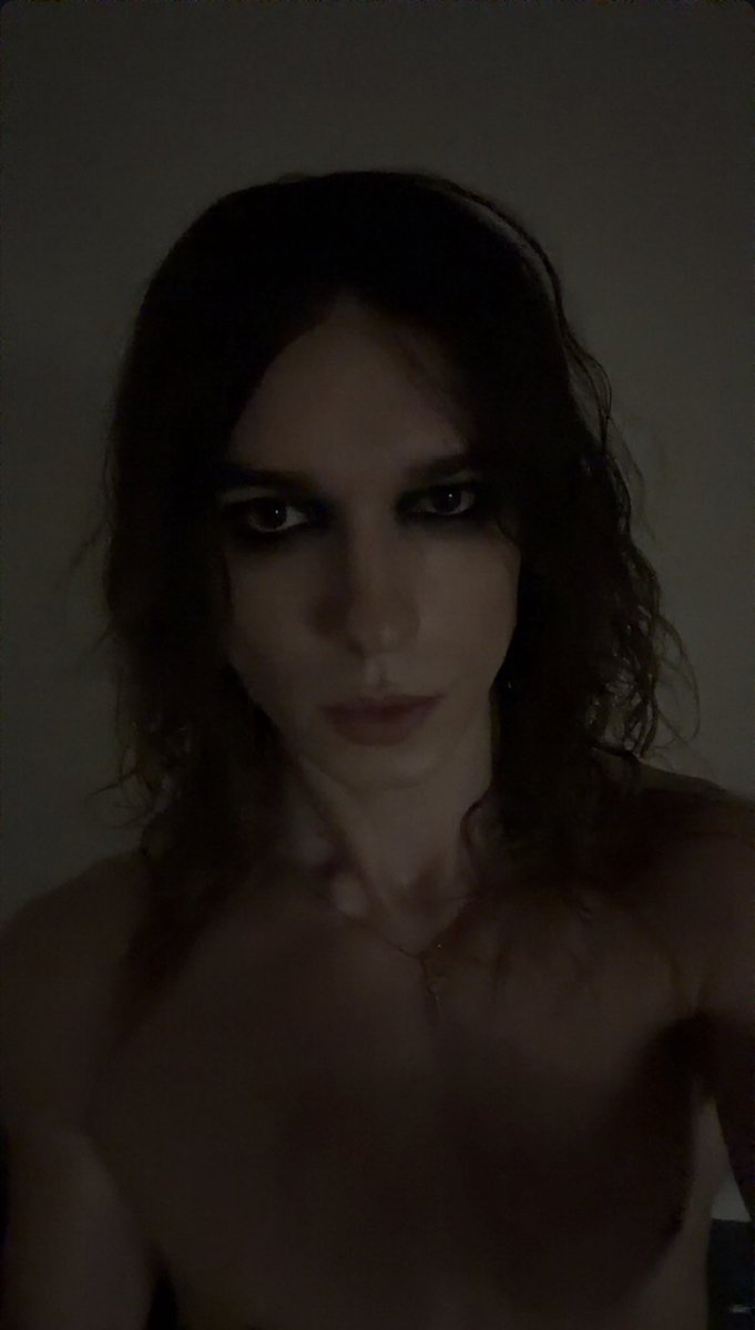 daily2hollis's tweet photo. 2hollis via ig stories 🖤 https://t.co/4SrQjtqqKl