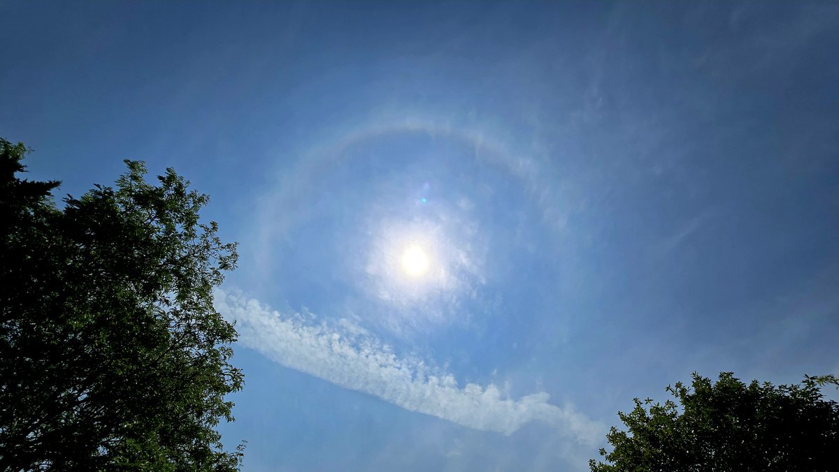 gastropod225061's tweet photo. July 24th, 2026,mid afternoon sky,Halo around the Sun in Kitchener, Ont @weathernetwork @MurphTWN @KMacTWN @gtaweather1 @AMDaveintheAM @lisadrewradio @brittlestar @berryonline @CTVKitchener #Wxwatcher #Shareyourweather @BlacksWeather @suesgambati @JordyCaprice @Superskier61 https://t.co/OMdysLcu99