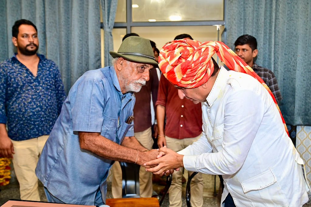 DharmendraS_inc's tweet photo. इस अवसर पर श्री श्रवण सिंह जी बिठोड़ा, श्री महिपाल सिंह जी खारड़ी (पूर्व सरपंच, जाडन), श्री फतेह सिंह जी जोधा, श्री महेंद्र सिंह जी चांदावत (जिला अध्यक्ष, श्री राजपूत युवा संगठन), श्री नरेंद्र सिंह जी राजपुरोहित, श्री जसवंत सिंह जी सीनला, श्री झुंझार सिंह जी बागावास, https://t.co/tY8OHAx1i9