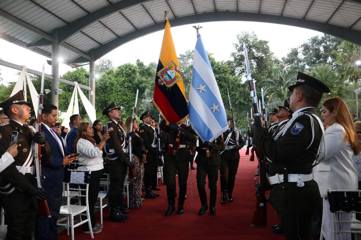 SuperintEC's tweet photo. El Superintendente Luis Cabezas-Klaere asistió a la Sesión Solemne del Pleno de la @AsambleaEcuador, realizada con motivo de los 491 años de #FundaciónDeGuayaquil. https://t.co/LyRhvqDaht