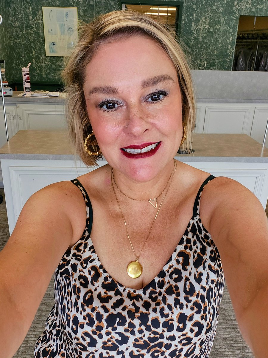 ashley c. dinney 🌬 tweet media