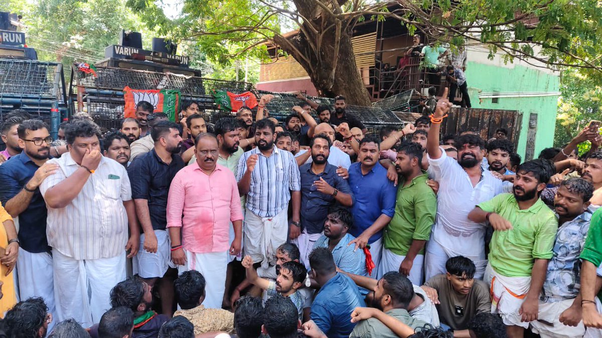 aswin_m___'s tweet photo. അരാജകവാദികൾക്കും യുവജനവഞ്ചകർക്കുമെതിരെ മുഖ്യമന്ത്രിയുടെ ഔദ്യോഗിക വസതിയായ ക്ലിഫ് ഹൗസിലേക്ക് നടന്ന  @BJYM4Keralam മാർച്ച് സംസ്ഥാന അധ്യക്ഷൻ ശ്രീ വി മനുപ്രസാദിന്റെ അധ്യക്ഷതയിൽ BJP നിയമസഭാ കക്ഷി നേതാവ് ശ്രീ ബി ബി ഗോപകുമാർ MLA ഉദ്ഘാടനം ചെയ്തു.
#YouthAgainstAnarchy
#APAKADAMPolitics https://t.co/1TYg4Y5sr4