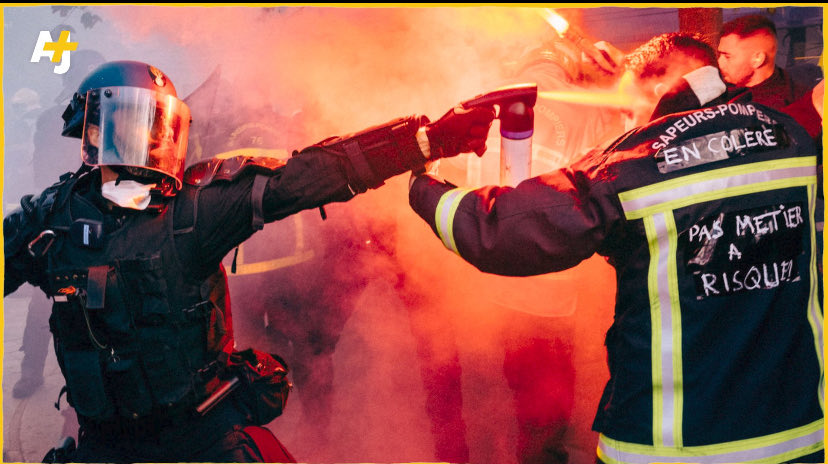wysifox1's tweet photo. Les « pensées » aux pompiers en question. Quel sale petit hypocrite gonflé d’orgueil …..
#Macron #Biscarosse #LePorge #Gironde #Incendies #Landes #SoutiensAuxPompiers #Pompiers https://t.co/yCzlej7fMT