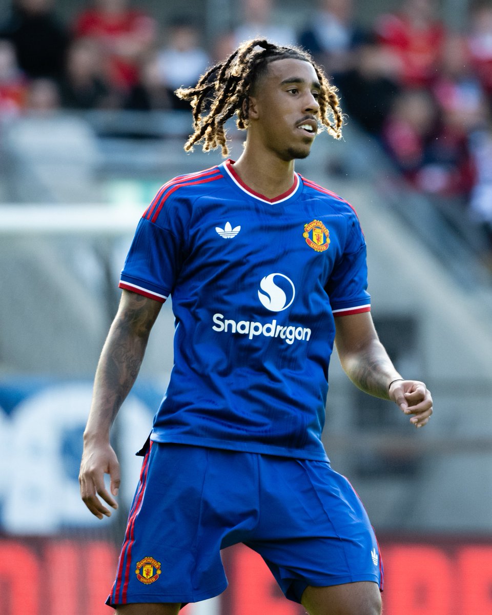 ManUtd's tweet photo. En bleu 🇫🇷 https://t.co/CEjbehMT5C