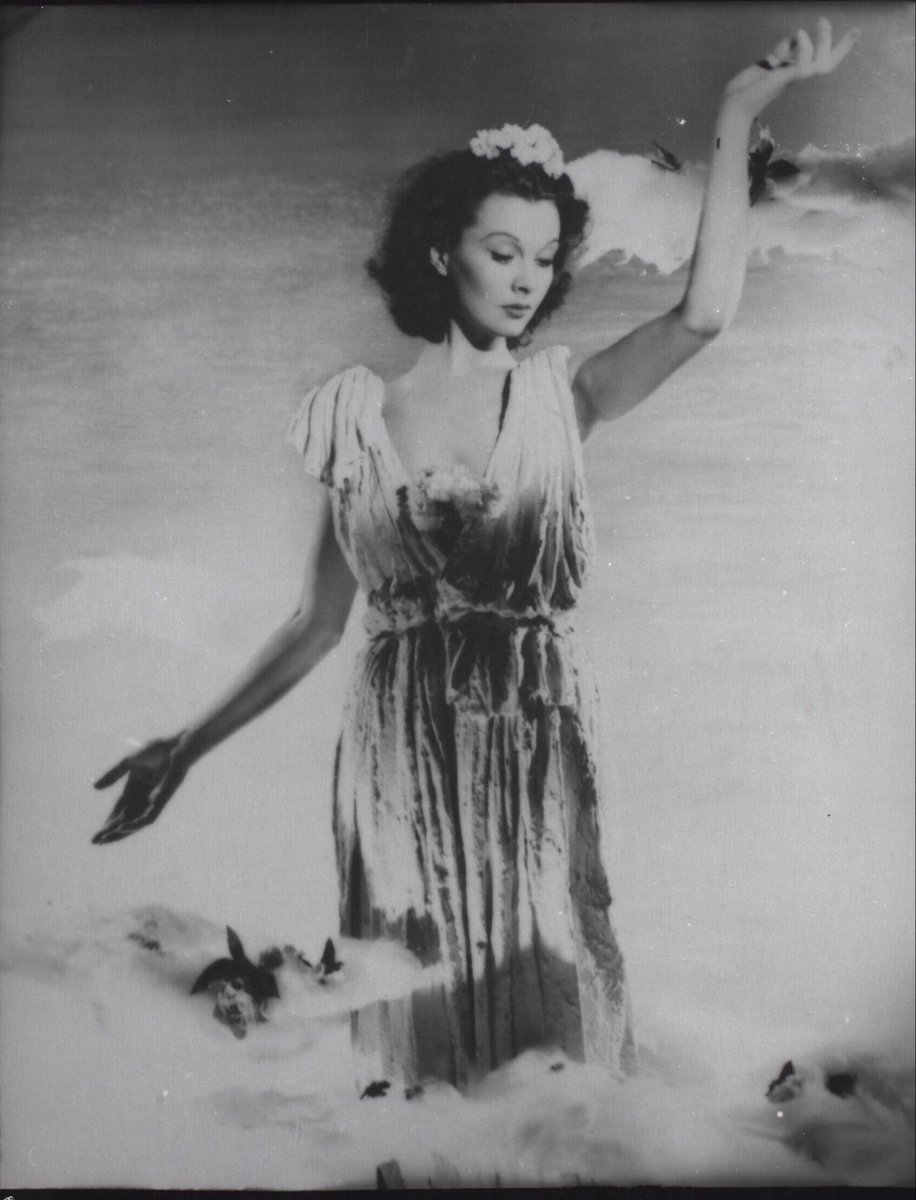 taysteviegarden's tweet photo. getting ready for this iconic 1938 portrait ( my favorite ) by angus mcbean one of the famous surreal ist shoot https://t.co/zdUlIHDo6G