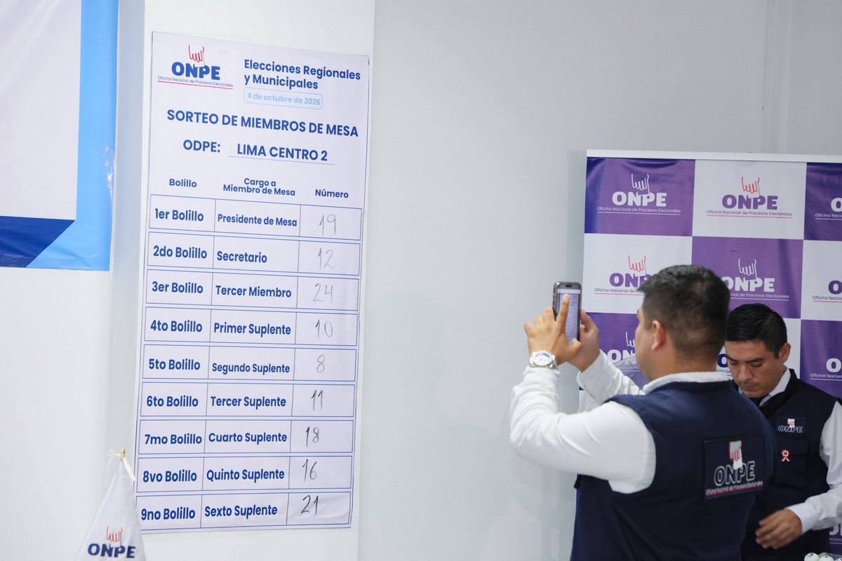 ONPE_oficial's tweet photo. #ONPEInforma | Hoy, 24 de julio, realizamos el sorteo de los miembros de mesa, titulares y suplentes, que cumplirán este importante rol el próximo 4 de octubre en las Elecciones Regionales y Municipales 2026.
#ERM2026 https://t.co/dcYGL77BtO