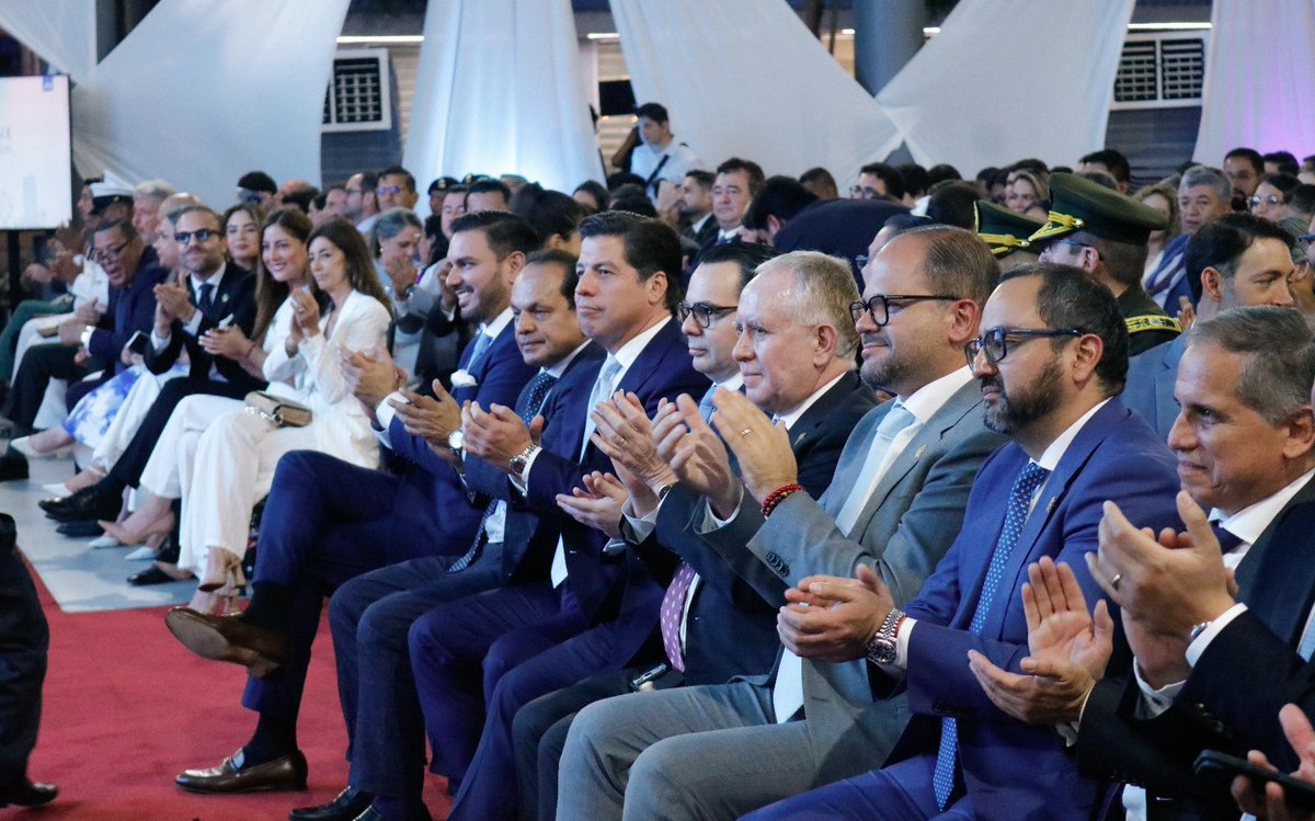SuperintEC's tweet photo. Durante la sesión, el presidente encargado de la #AsambleaNacional, @etorrescobo, destacó la identidad guayaquileña, su riqueza cultural, sus tradiciones y su liderazgo, elementos que han contribuido al desarrollo y crecimiento económico del Ecuador. https://t.co/zu0d1cMZjN