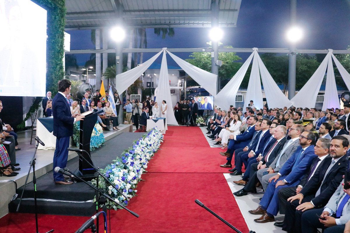 SuperintEC's tweet photo. Durante la sesión, el presidente encargado de la #AsambleaNacional, @etorrescobo, destacó la identidad guayaquileña, su riqueza cultural, sus tradiciones y su liderazgo, elementos que han contribuido al desarrollo y crecimiento económico del Ecuador. https://t.co/zu0d1cMZjN