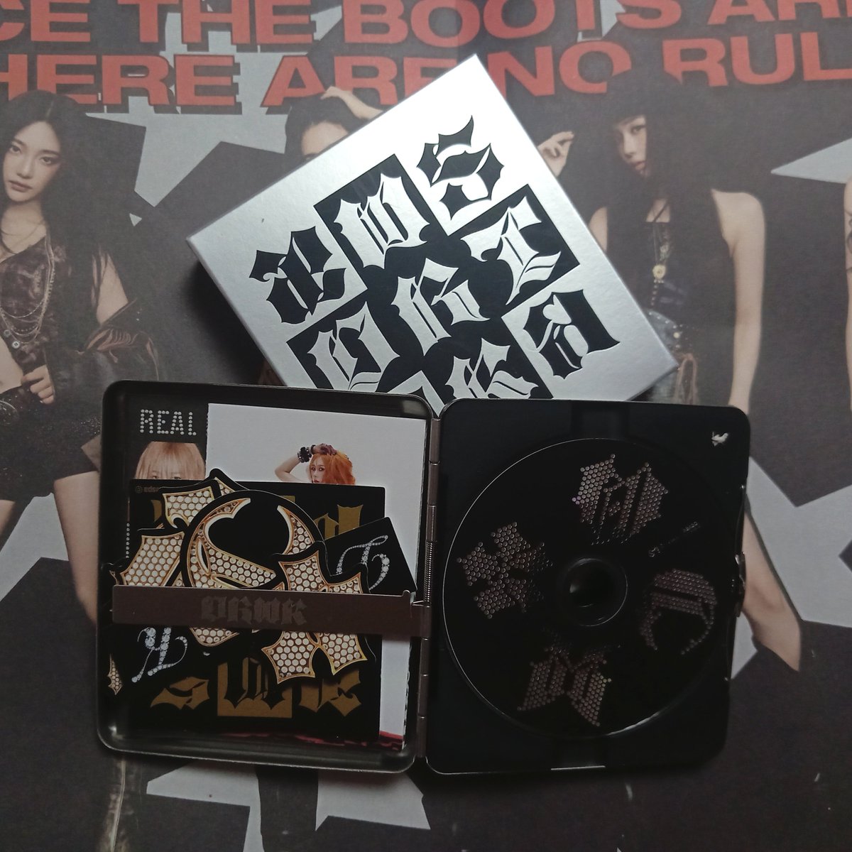 galedesu's tweet photo. wts lfb ph

aespa dirty work unsealed dirty case silver ver.
— ₱600 payo / ₱650 1w dop w 30% nrdp
— no pcs included!
— onhand and in good condi (X SENSI)

t. karina giselle winter ningning tin case album https://t.co/IPDyv9tznT