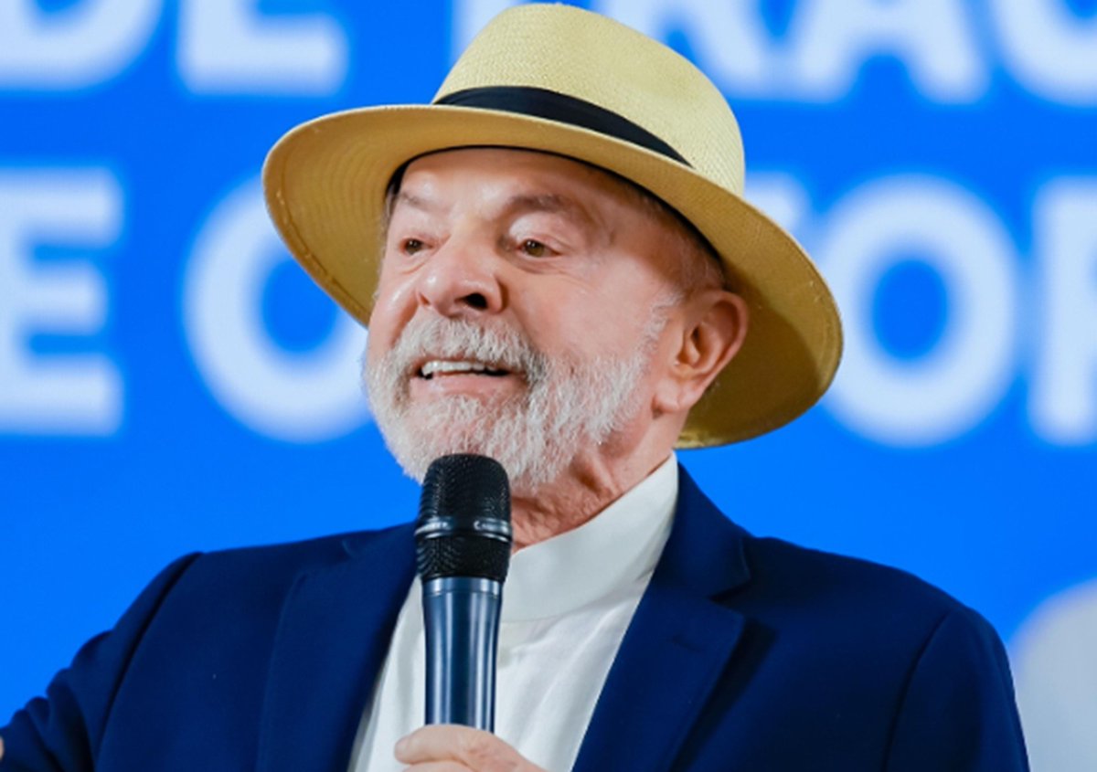 g1's tweet photo. Lula quer mais investimentos em Defesa: 'Não deixar ninguém meter o nariz nesse país' https://t.co/dYzErfmaCp https://t.co/9A3mqNDdB4