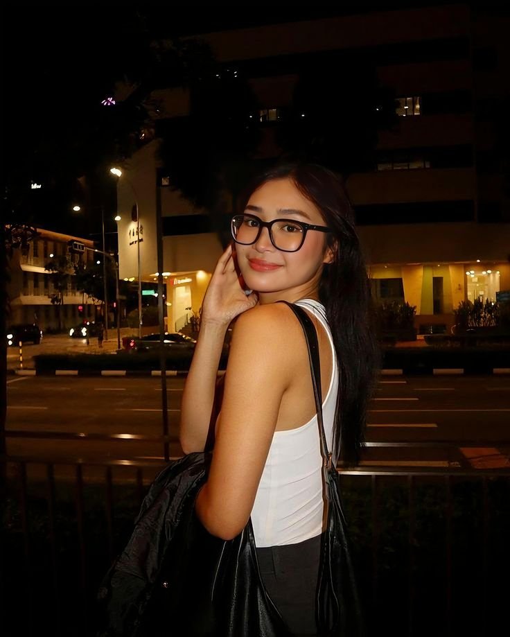 heoljji's tweet photo. Search and Destroy My Heart || #jhocey au wherein Juneaux's long time crush, Shantelle, is looking for a playmate in CODM https://t.co/9bZMpfHxDT