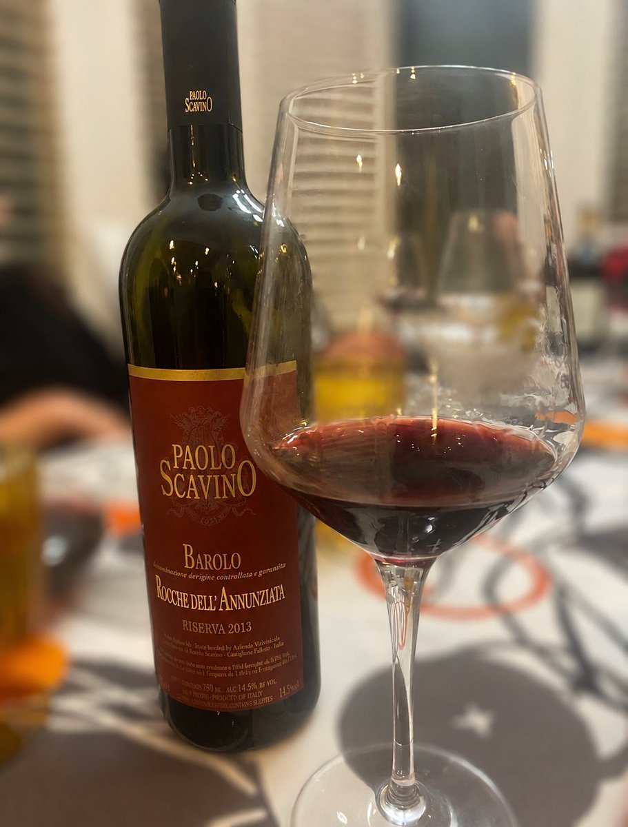 lebonvinfr's tweet photo. Here’s what was #inmyglass 🍷
PIEDMONT , one of Italy’s 20 wine regions, is located in the country’s northwest between the Alps and the Apennines. Renowned for its diverse terroirs and centuries-old winemaking tradition, it is home to some of Italy’s most prestigious appellations and finest wines.
LANGHE is one of the five broad sub-regions in Piedmont, located in the hilly landscape of the Apennines. Recognized as a UNESCO World Heritage Site since 2014, its rolling hills, exceptional soils, and ideal microclimate provide the perfect conditions for Nebbiolo, the noble grape behind Barolo.
BAROLO is one of the four DOCG wine-growing areas of the Langhe. Produced exclusively from 100% Nebbiolo, it spans 11 communes: Barolo, Castiglione Falletto, Serralunga d’Alba, La Morra, Monforte d’Alba, Novello, Verduno, Grinzane Cavour, Diano d’Alba, Cherasco, and Roddi.
LA MORRA is the largest of Barolo’s 11 communes, renowned for producing some of the appellation’s most elegant and perfumed expressions of Nebbiolo. Among its most celebrated Menzioni Geografiche Aggiuntive (MGAs) are Brunate, Cerequio, Arborina and Rocche dell’Annunziata, each showcasing a distinctive expression of La Morra’s exceptional terroir.
ROCHE DELL’ ANNUNZIATA is one of Barolo’s most celebrated MGAs, recognized for centuries for producing wines of exceptional quality. Located in the heart of La Morra, its calcareous marl soils, ideal exposure, and moderate elevation consistently produce Barolos of remarkable elegance, aromatic complexity, and longevity.
The wine #inmyglass was crafted by Paolo Scavino from 100% Nebbiolo grown in the renowned Rocche dell’Annunziata MGA. This exceptional cru is always bottled as a Barolo Riserva, benefiting from an additional 6 to 8 months of aging beyond the mandatory minimum aging period of 62 months required before release, allowing you to experience the magic of this extraordinary vineyard #inyourglass. 🍷
Fresh Tajarin with Piedmont black truffles proved to be a match made in heaven.
Salute🍷
Thanks for traveling through the wine #inmyglass @yycbikefoodwine 👏👏
#BaroloDOCG #Nebbiolo #Langhe #Piemonte #LaMorra #PaoloScavino