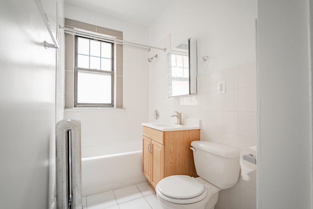 CaganManagement's tweet photo. 📍 2332 N Addison St 📍

🔑 North Center
🔑 Spacious 1 bedroom apartment
🔑 Updated kitchen &amp; bathroom
🔑 Stainless steel appliances
🔑 Laundry room on-site
🔑 Hardwood flooring
🔑 Large closet space
🔑 Pet friendly

☎️ (773) 741-4304 (call)
✉️ adam@fultongrace.com https://t.co/f9fsSvTc8n