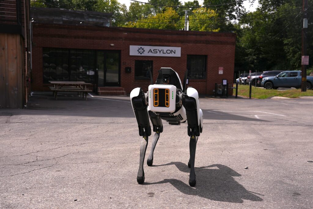 asylonrobotics's tweet photo. Once the stuff of sci-fi, #securityrobots are helping budget-conscious security leaders strengthen existing programs and manage risks more flexibly and effectively. 

Find out how: https://t.co/HuC2WsVdAq https://t.co/zRDMBuW5UC