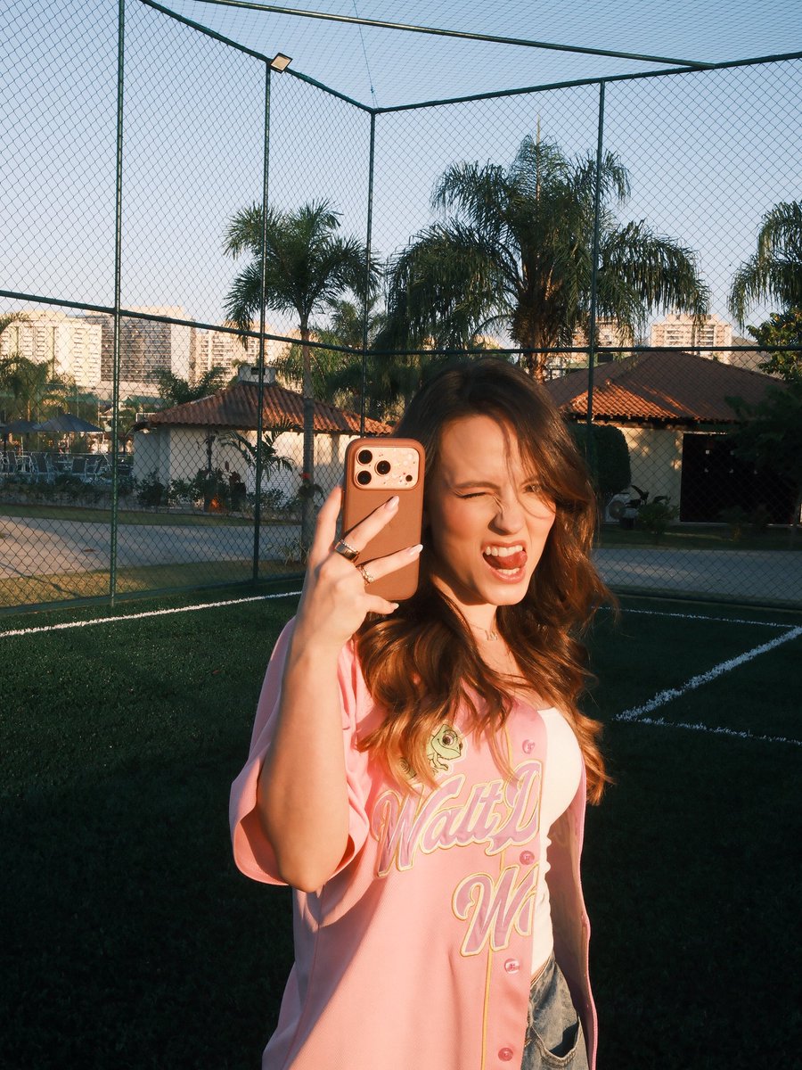 larimanoela's tweet photo. 💜☀️🦎 https://t.co/B4OftKZGH4