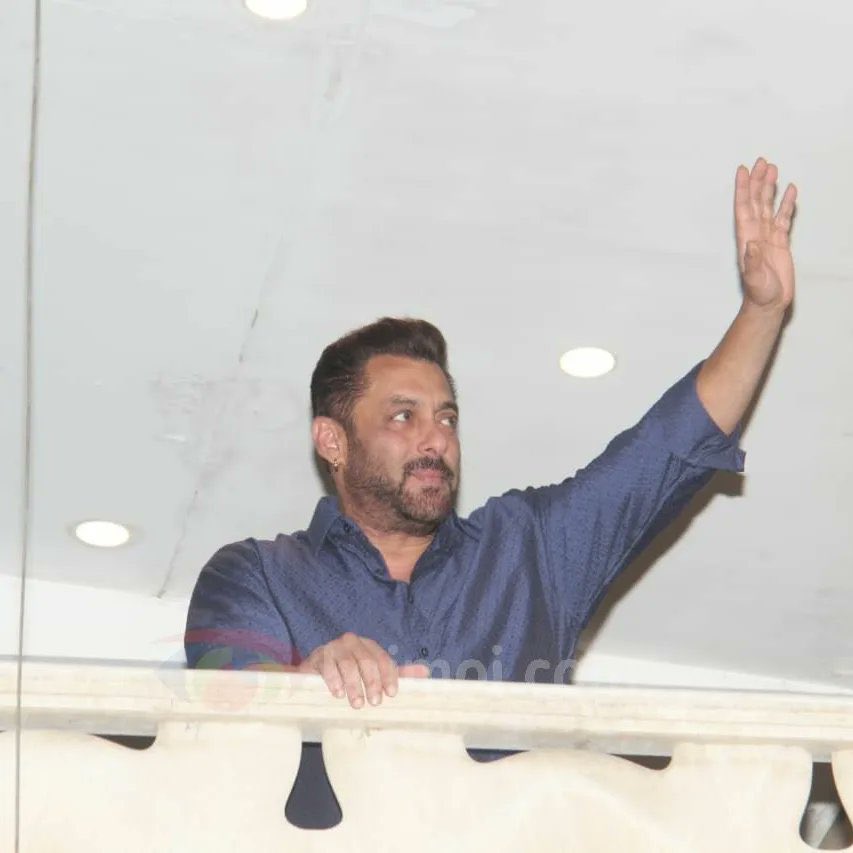 PanIndiaReview's tweet photo. The Biggest Brand in India Currently 🙏🏻💥

#SalmanKhan https://t.co/XUjpfhUPSh