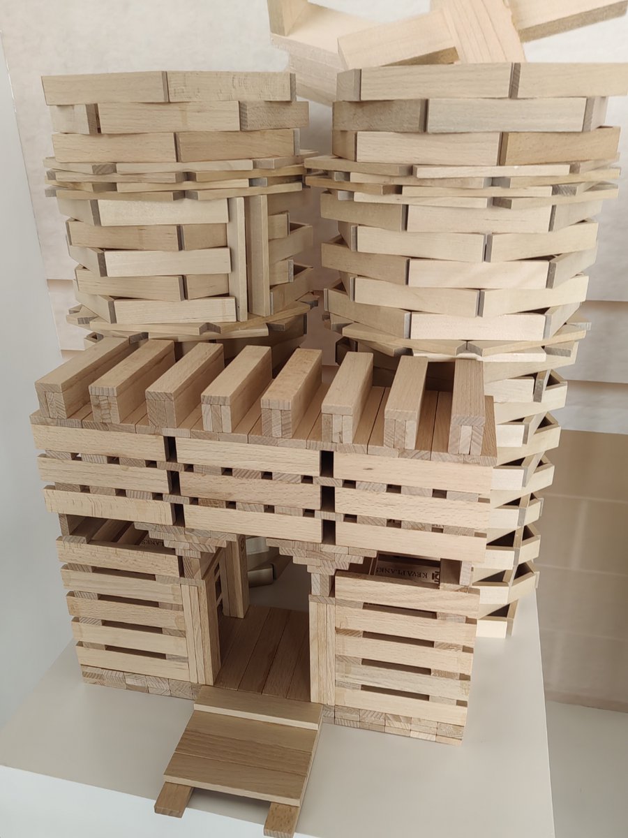 AH6OBOnNR3I73PC's tweet photo. [Building block fun with my tiny engineer ♂—today we built a mini castle and battled tiny (stuffed) dragons! Quality time u003e anything else ]， https://t.co/ttqjOfzKC3