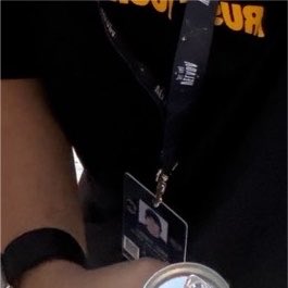 slowtiez's tweet photo. LA FOTO DE LA IDENTIFICACIÓN QUE RISA https://t.co/ATKhzvqLHD