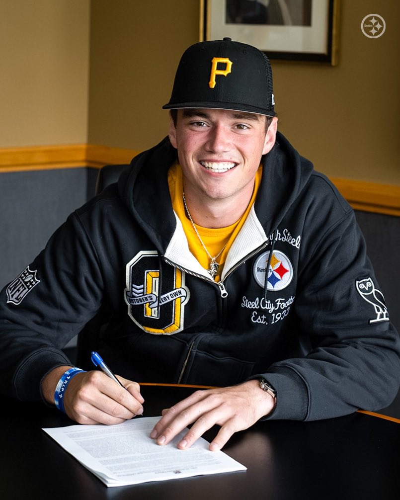 steelers's tweet photo. Official 🙌 @AllarDrew https://t.co/fHwFeYyjzU