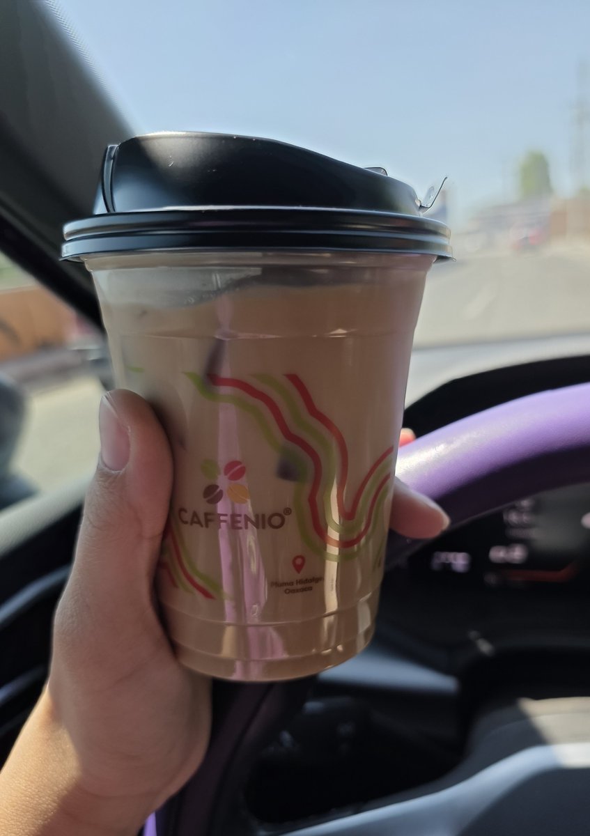 Caroarmont's tweet photo. Ya se anda pasando @caffenio con el precio de un rocaccino chico por $47 pesos... No me gusta empezar a sentirme estafada. 😬 https://t.co/z5IvsZnpB0