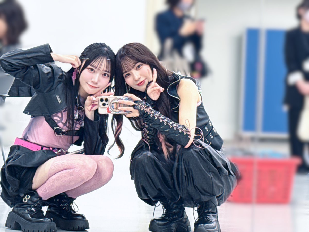 tomita_nanaka's tweet photo. #バズリズム02 観てくださった皆さん！ありがとうございました〜！！！

みんな、" 恋しちゃった…？" かな？

今夜はMV衣装でお届け出来て
嬉しかったです＾＾わーい！

#ここでファーストキッス は #ヤン転 主題歌ということで、来週のドラマもお楽しみに🫶（↓みると撮ったのだ🐹🐟） https://t.co/9R0aDDAN9b