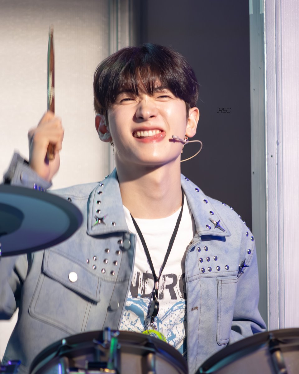 jikong795's tweet photo. 260710 6시퇴근 커튼콜  

고은호 | 홍은기  

#6시퇴근 #홍은기 #고은호 https://t.co/Ep5H3GalKl