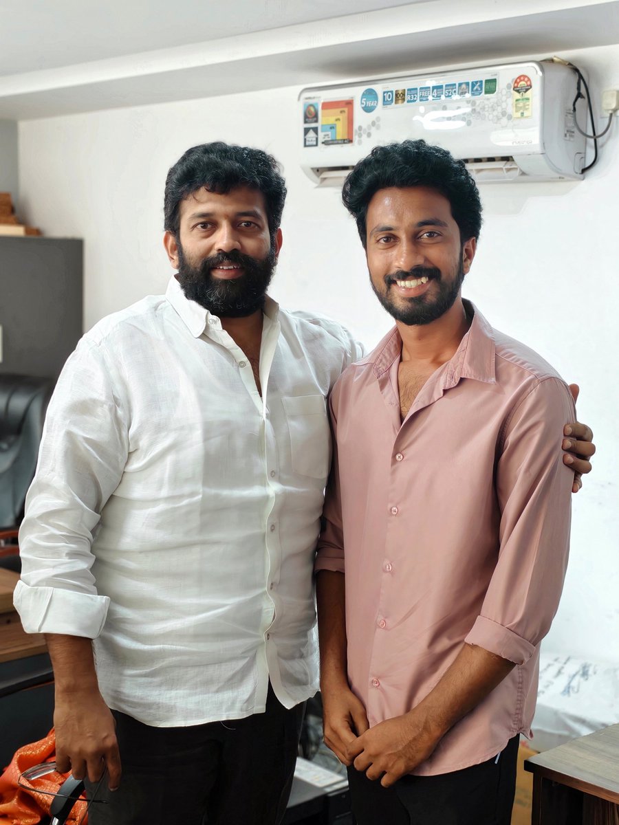 arjun_ysrcp's tweet photo. Raajanna ❤️🦁
@JakkampudiRaja 
#YSRCPFighters #ysrcongressparty
#ysjagan https://t.co/tfbtxEo1EP