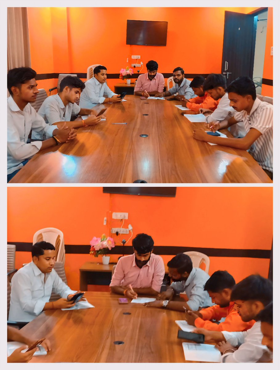rishabhtrivedib's tweet photo. भाजपा जिला मुख्यालय पर युवा मोर्चा साथियों के साथ संगठनात्मक कार्य करते हुए   
ऋषभ चंद्र त्रिवेदी 
नगर अध्यक्ष 
भाजपा युवा मोर्चा 
सीतापुर (उ. प्र )
@narendramodi @BJP4India @BJP4UP @irohitmishrabjp https://t.co/u23AN2C7m8