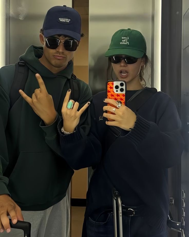 ladybellao's tweet photo. Hoje é o dia de celebrar a vida do meu melhor amigo, do meu parceiro de todas as horas e dessa pessoa incrível que você é. A nossa amizade é um dos maiores presentes da minha vida. Feliz aniversário❤️ @dmonfletcher https://t.co/endJkI7H79