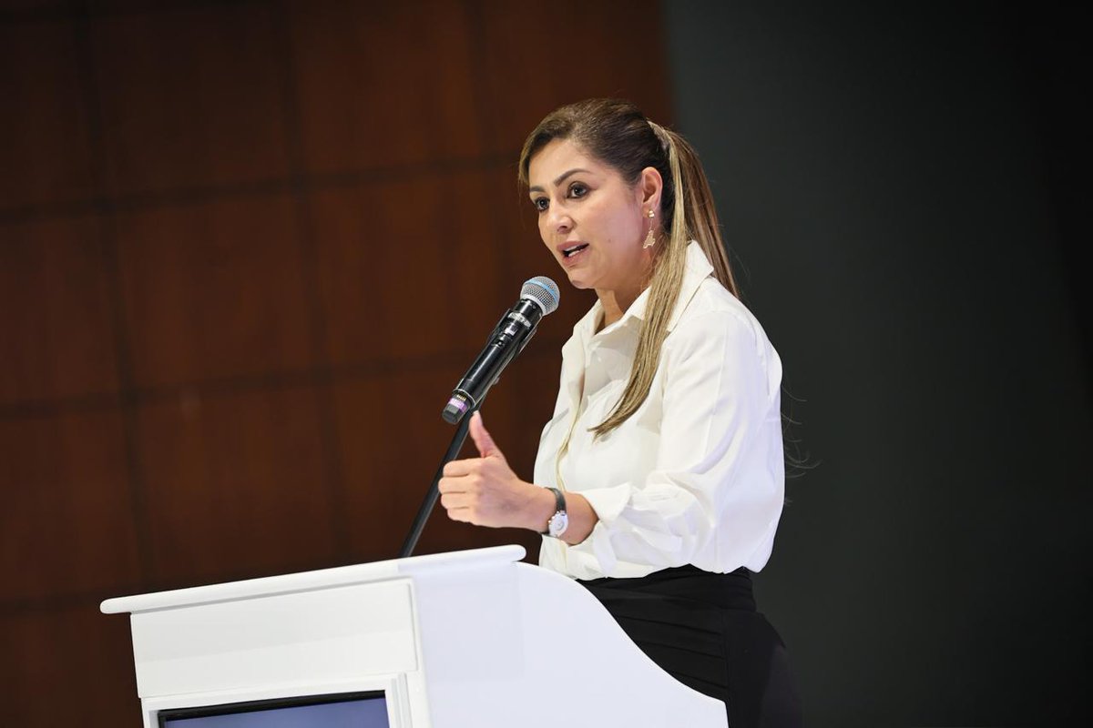 FNDCol's tweet photo. "Desde la @gobertolima hemos impulsado los ‘Laboratorios Ciudadanos’, espacios que nos permiten escuchar a las comunidades, priorizar necesidades y construir soluciones conjuntas para las vías terciarias; tenemos claro que si no conectamos estas vías con los grandes corredores productivos, será muy difícil llevar competitividad y oportunidades a los territorios.”, @AdrianaMatizTol, vicepresidenta de la @fndcol y @gobertolima #ForoRegionalInfraestructura