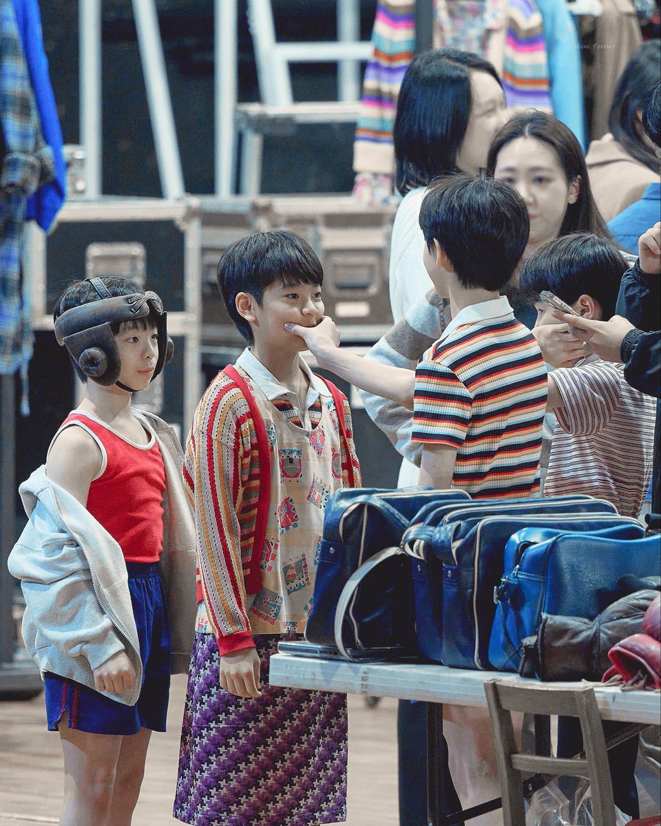 ShineForever___'s tweet photo. 지후 볼 찌부하는 승주
를 바라보는 유누
셀프 볼 찌부하는 우지니(?) https://t.co/2bDFEWRnwz