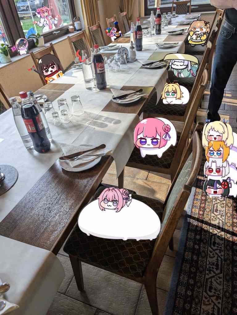 R4Z0R2305's tweet photo. Hello my wonderful doro friends 

Today is my dad's birthday so invited some doro's over to celebrate 

Fat doro ate all of the food tho XD https://t.co/1IOT9wGuiN