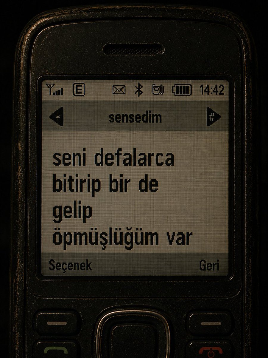 senseedim's tweet photo. seni defalarca
bitirip bir de
gelip
öpmüşlüğüm var https://t.co/6JJ4oH88R2