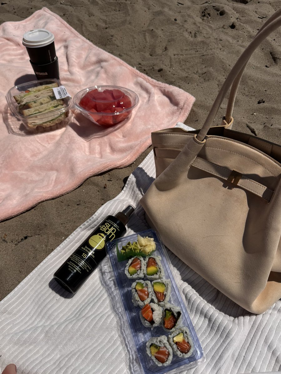 sereeeeda's tweet photo. Loving this summer🌊 https://t.co/bHqaN9GG8V