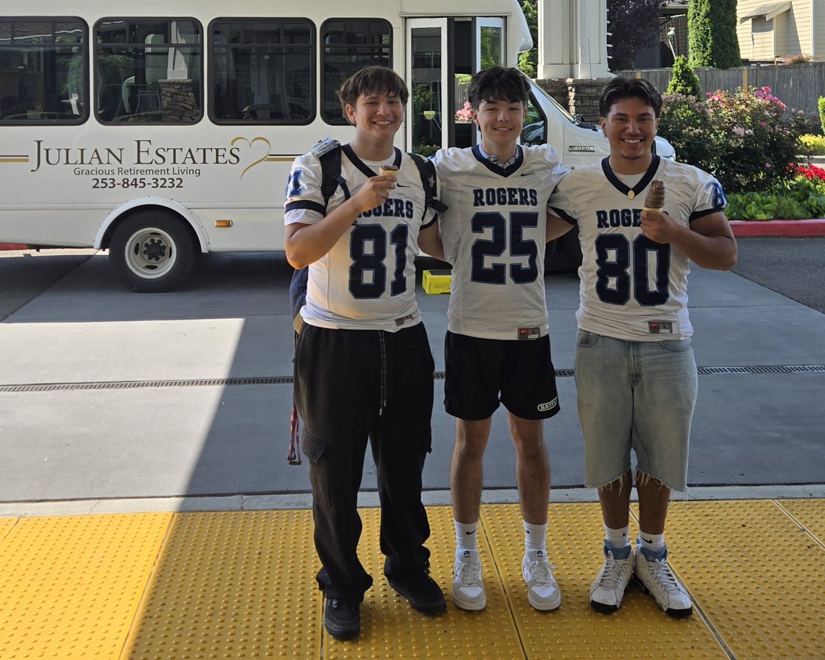 HighRogers76644's tweet photo. Another great week of the Rams Football Team giving back and volunteering at Julian Estates Retirement Center.  

Our young men regularly displays the H.O.R.N.S. montra with our community outreach programs.  Great job.

Honesty
Overachiever 
Respect 
No Excuses 
Selflessness https://t.co/RCx7DMRuE3