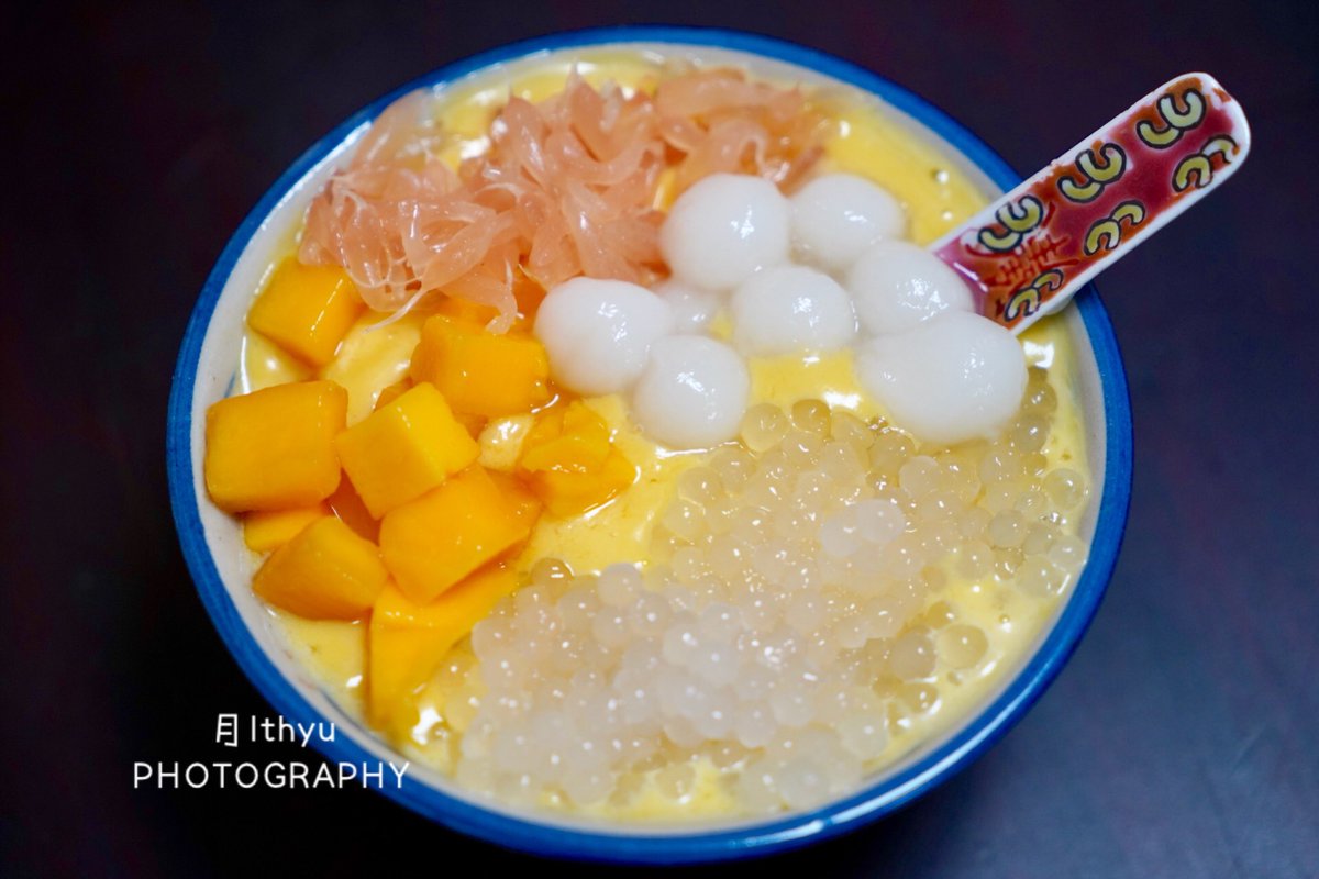Michell83847447's tweet photo. 藏在老巷里的宝藏糖水铺！手工芋圆Q弹挂，桃胶雪燕炖得糯叽叽，清润解腻还不贵，逛累了来一碗超治愈～ https://t.co/ZcLpl4x4tD