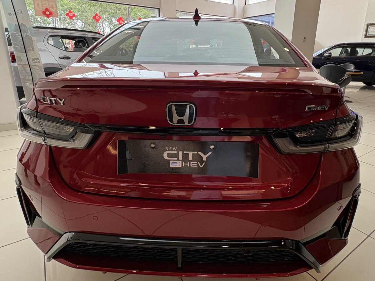 revscaler21's tweet photo. π₯ Sporty. Stylish. Striking Red. β€οΈ
The Honda City e:HEV looks absolutely stunning from every angle! πβ¨
What's your rating for this red beauty? Rate it from 1β10! π
#HondaCity #HondaCityeHEV #Cars #RevScaler https://t.co/wABuFFWSZ5