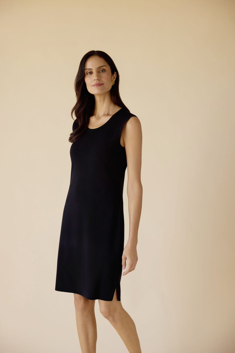 misookofficial's tweet photo. Beautifully elegant alone, impeccably finished with a signature knit jacket.

Shop these styles:
Dress - https://t.co/Dz5oVGFDgk
Jacket- https://t.co/4B0Q7nbOzn https://t.co/E4ZTZm4g5v